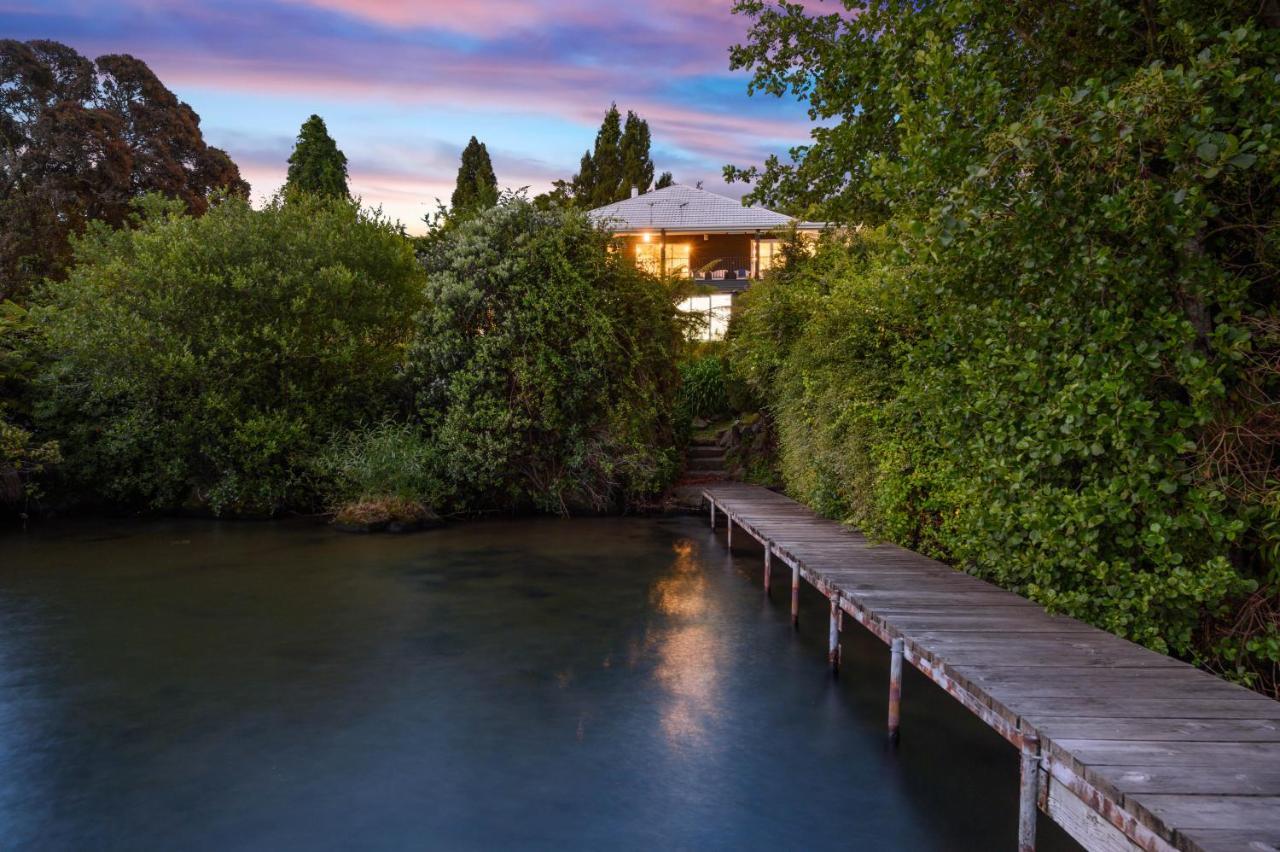 Black Swan Lakeside Boutique Hotel Rotorua Ngoại thất bức ảnh