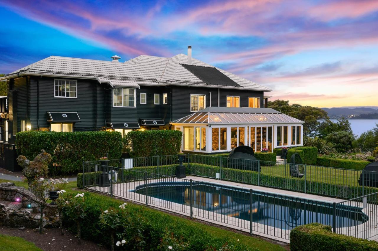 Black Swan Lakeside Boutique Hotel Rotorua Ngoại thất bức ảnh