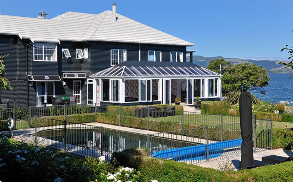 Black Swan Lakeside Boutique Hotel Rotorua Ngoại thất bức ảnh